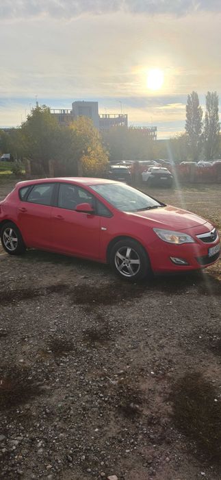 Opel Astra J 2010 1,6 115k  LPG
