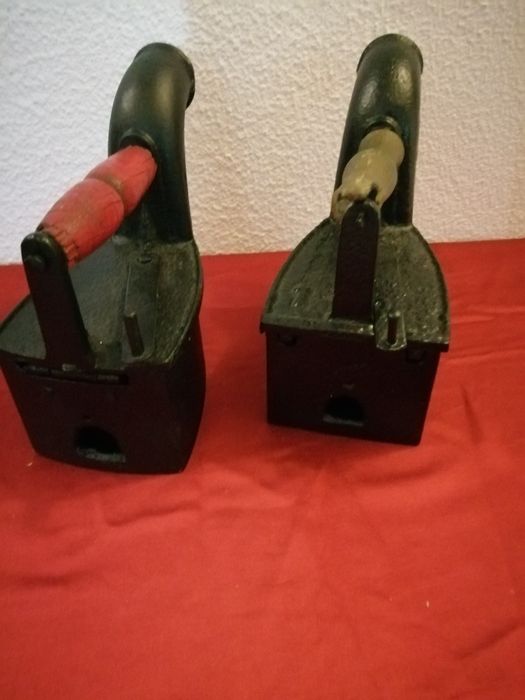 Ferros de engomar antigos