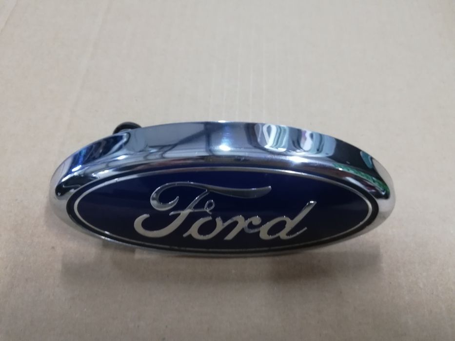 Emblemat znaczek logo Ford w grill przedni Ford Focus mk2 i C-max