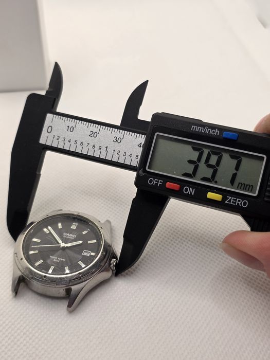 Zegarek Casio Quartz sprawny.