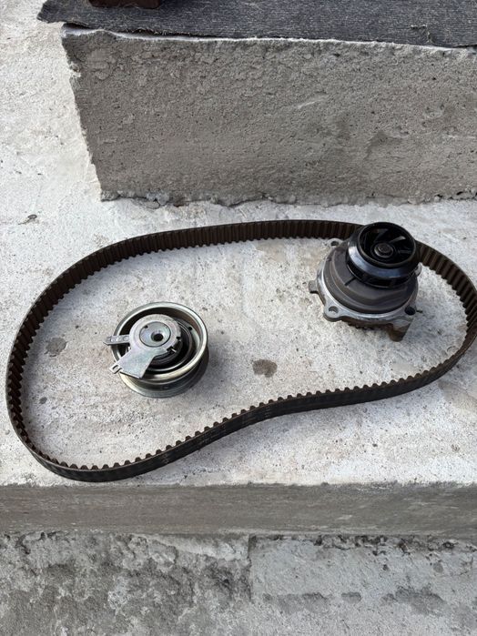 Ремінь грм, ролик та помпа Skoda Octavia tour 1,6 бензин