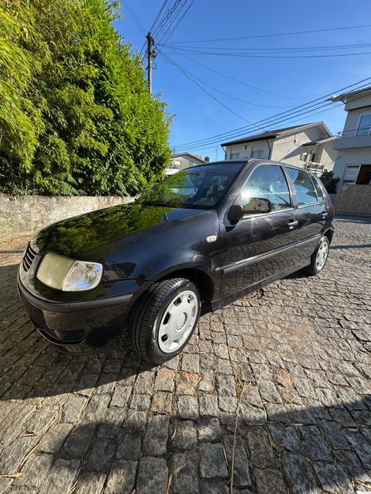 Polo 2001 1.0  com detalhes a fazer chama que da negocio