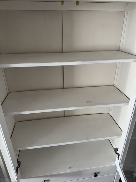 biała witryna z 3 szufladami IKEA HEMNES