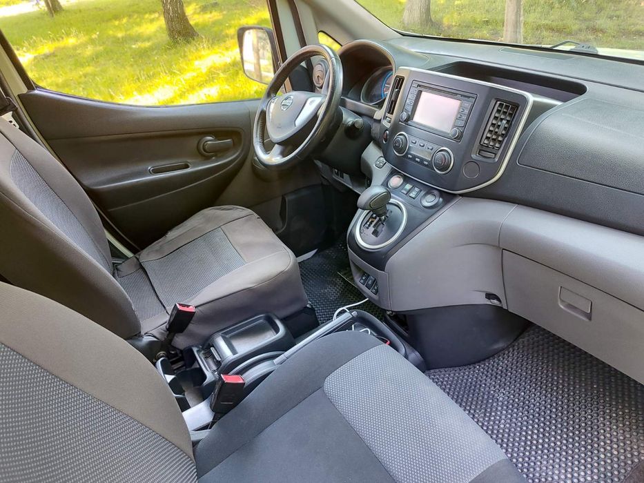 Nissan ENV200 25 кВт, 7 місць, вебасто