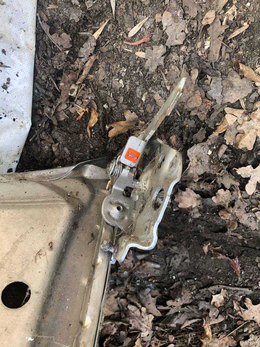 Капот Mercedes-Benz W210