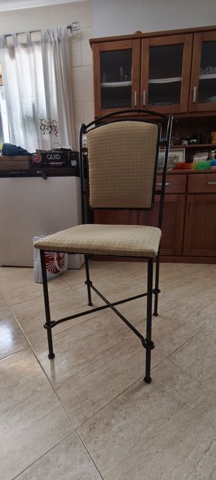 Conjunto mesa redonda + 4 cadeiras estilo medieval / ferro trabalhado