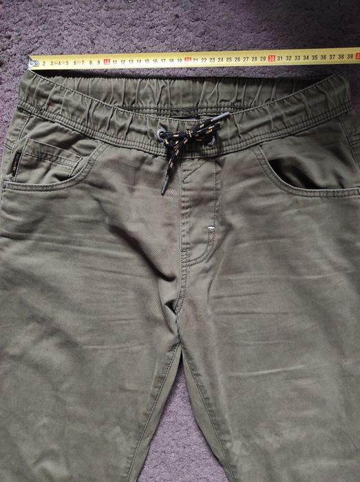 Spodnie męskie khaki Cropp w rozmiarze M