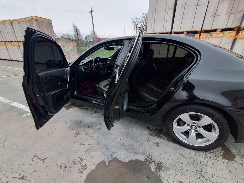 BMW E60. 2.2  МКПП,