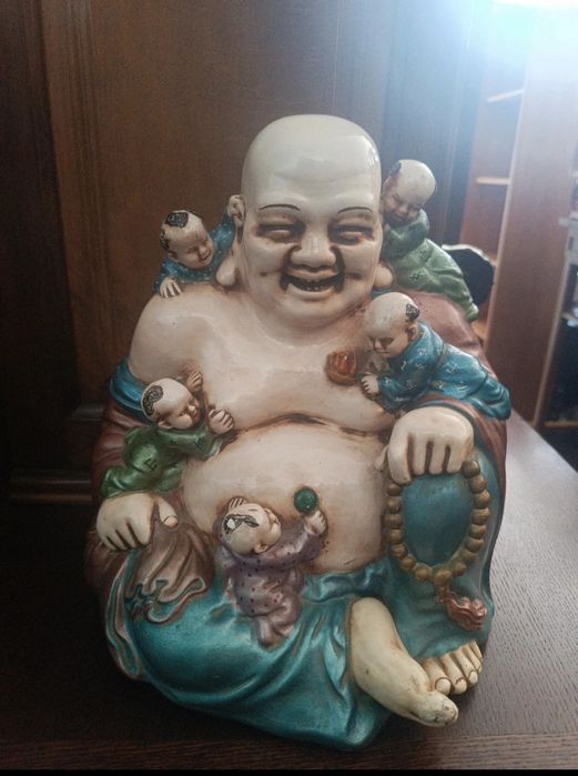 Estatueta Buddha risonho com crianças