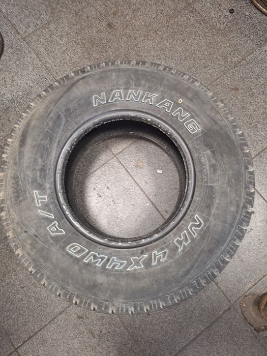 Peneus 31/10/50/R15 + jantes 15 terrano