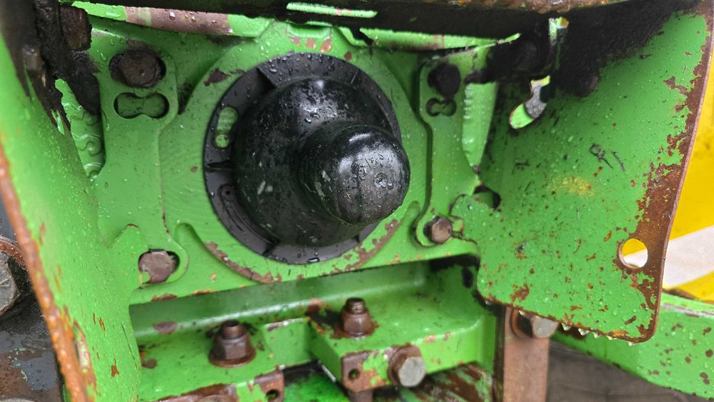 Свіжопривезений трактор Джон дір