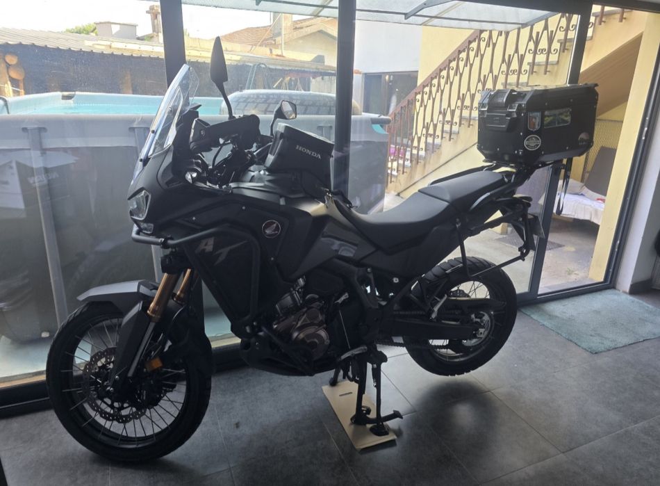 Honda africa twin adventure 1100 com apenas 6200kms
