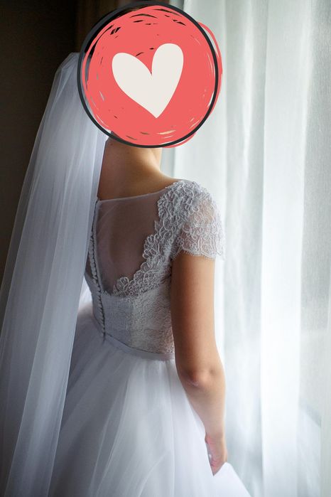 Весільна сукня.