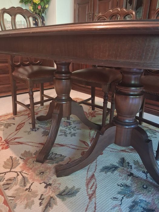 Conjunto mesa e cadeiras