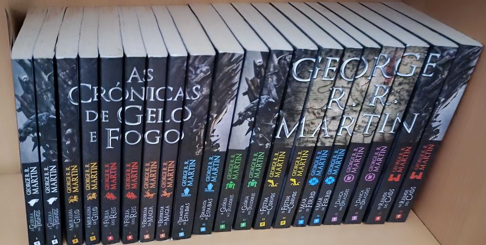 Edição de livros de bolso da Gerra dos Tronos (Game of Thrones)