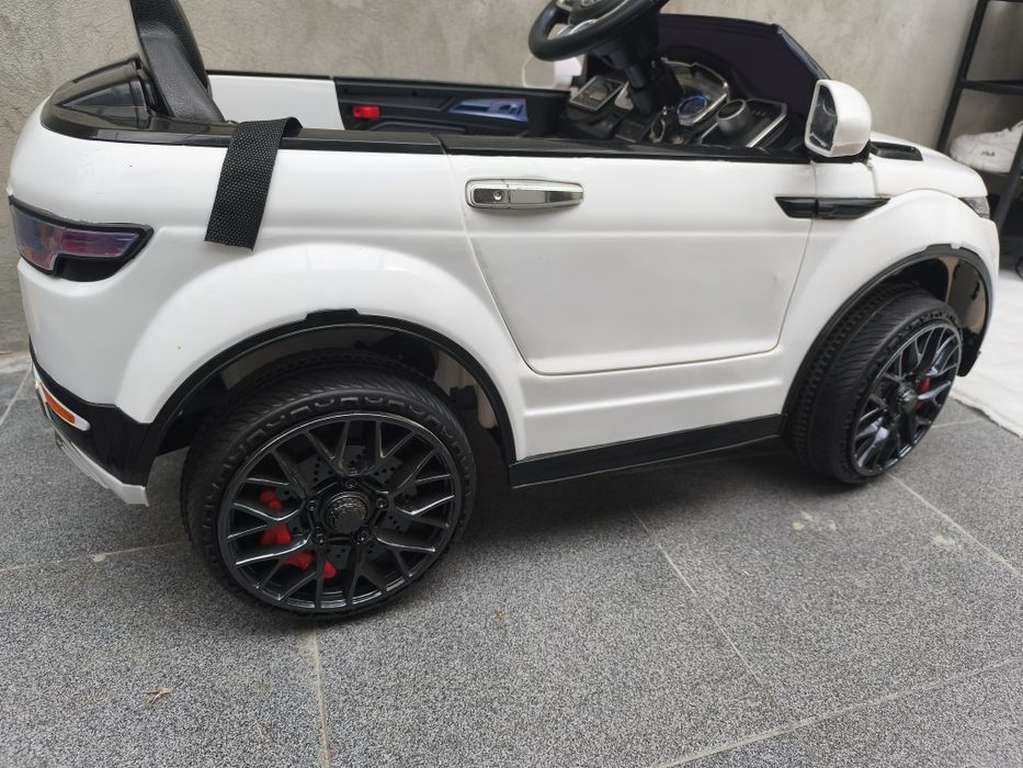 Carro eléctrico criança