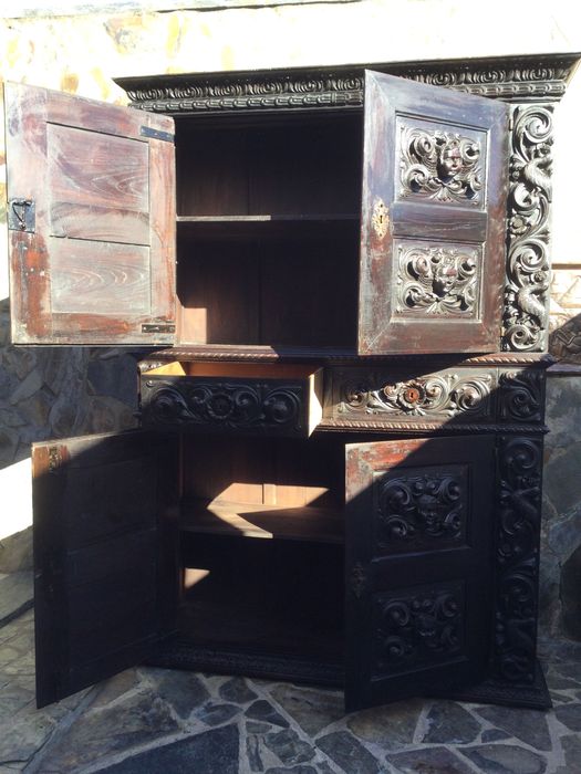 Móvel Copeiro séc XVIII Madeira maciça entalhada Anjos 2,26 mt altura