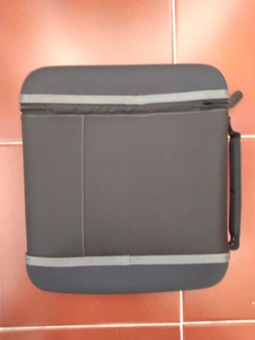 Mala semi-rigida Case Logic