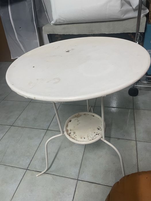 Mesa em ferro pintada branco ikea