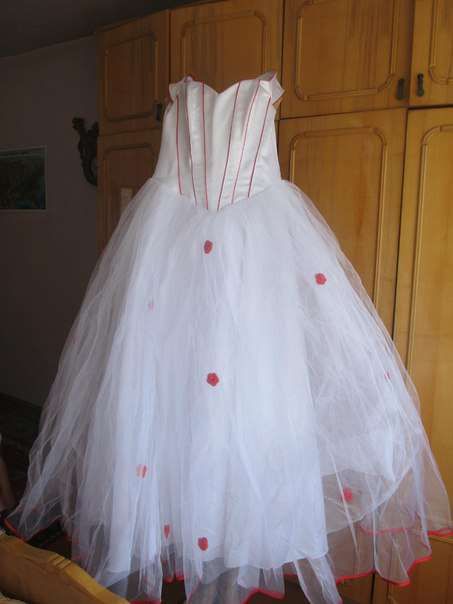 Продається весільне/випускне плаття