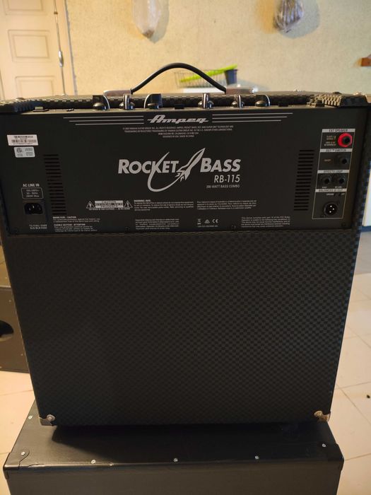 Ampeg RB-115 combo para baixo (1x15)