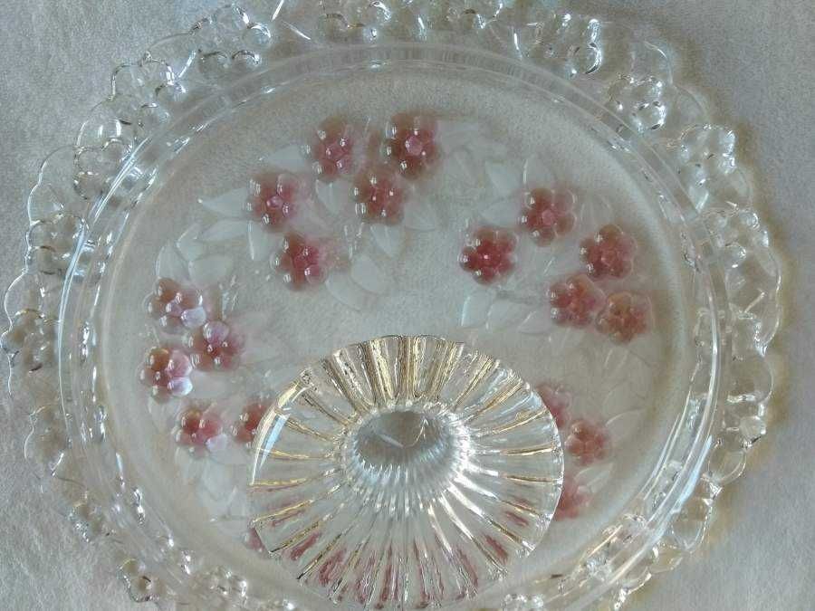 Prato para bolos - Em cristal com flores em Relevo
