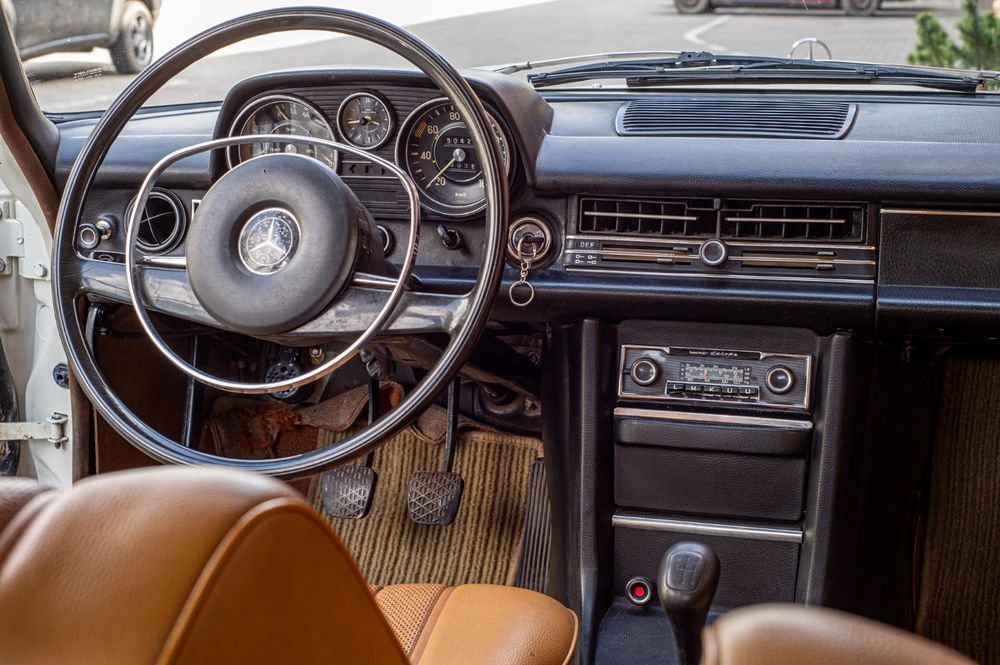 Mercedes w 115 do ślubu,wesele imprezy wynajem