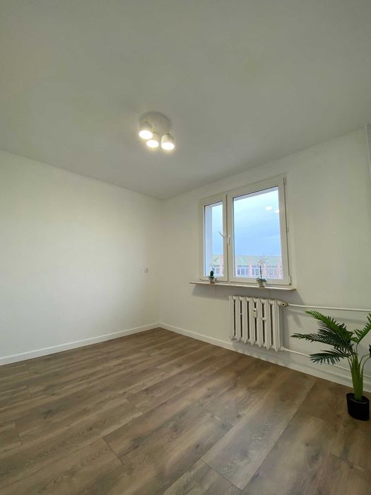 Atrakcyjna kawalerka, balkon, 2 piętro, świetna lokalizacja  Os.Stawki