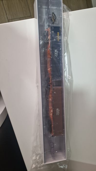 Vagons de carga novos com contentores