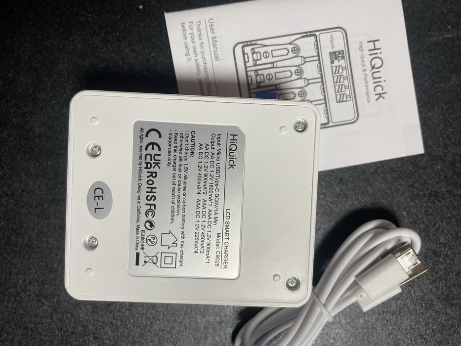 Зарядний пристрій HiQuick для акумуляторів AA/AAA — з дисплеєм