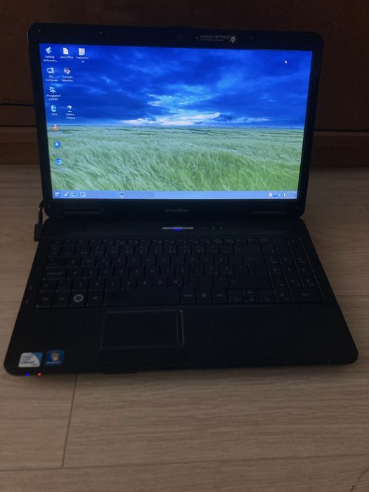 Zadbany laptop eMachines - idealny do codziennych zadań