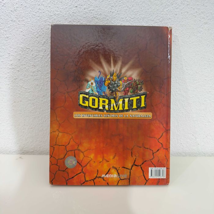 Pack Coleção Gormiti: Livro "La Gran Historia" + 3 Peluches