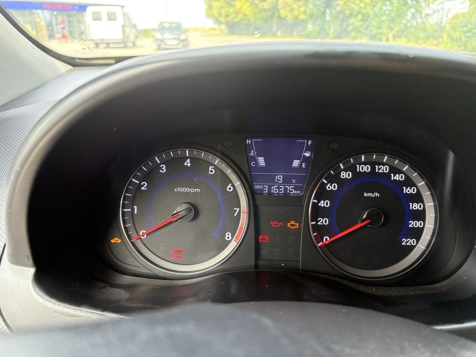 Hyundai accent 2013