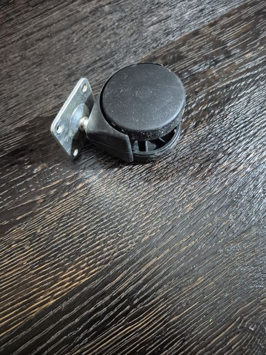 Kółka obrotowe plastikowe.