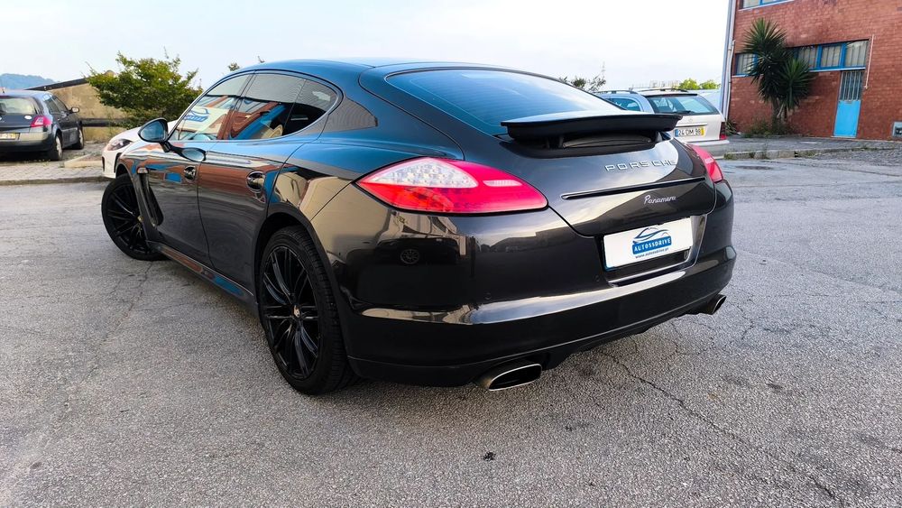 Porsche Panamera 4 Platinum Edition PDK