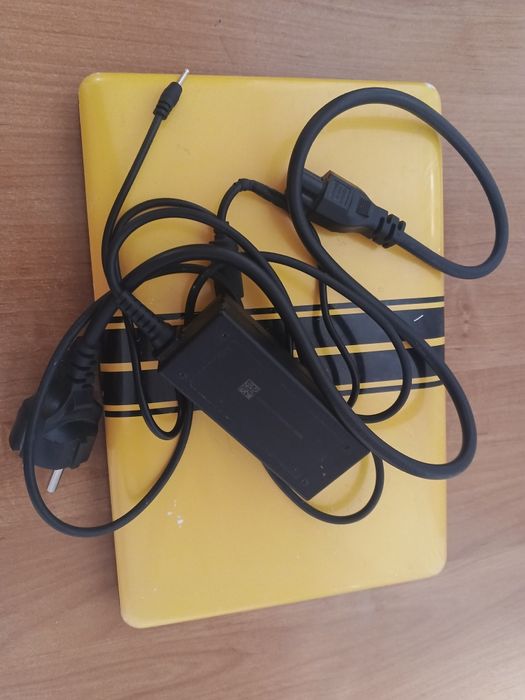 Нетбук ASUS Eee PC 1001PQ Yellow
