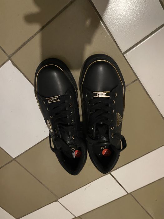 Czarne buty  damskie Guess
