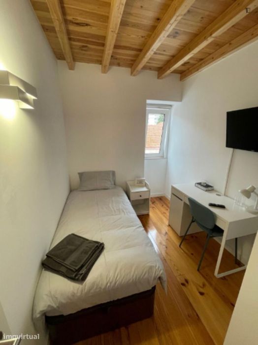 Quarto - localizado em Sete Rios Lisbon