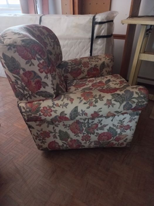 Conjunto de 2 poltronas em tecido de fantasia