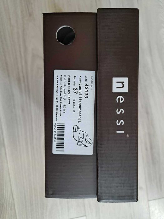 Sandały nessi na obcasie