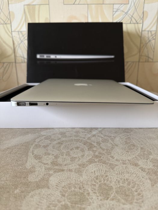 Продам MacBook Air 13 2013 i5 4/256 Gb