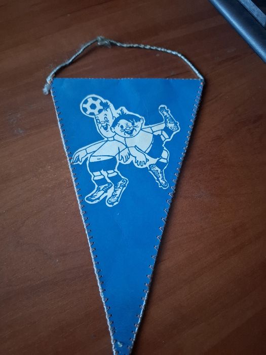 Stary proporczyk z PRL.FC Barcelona. Piłka nożna