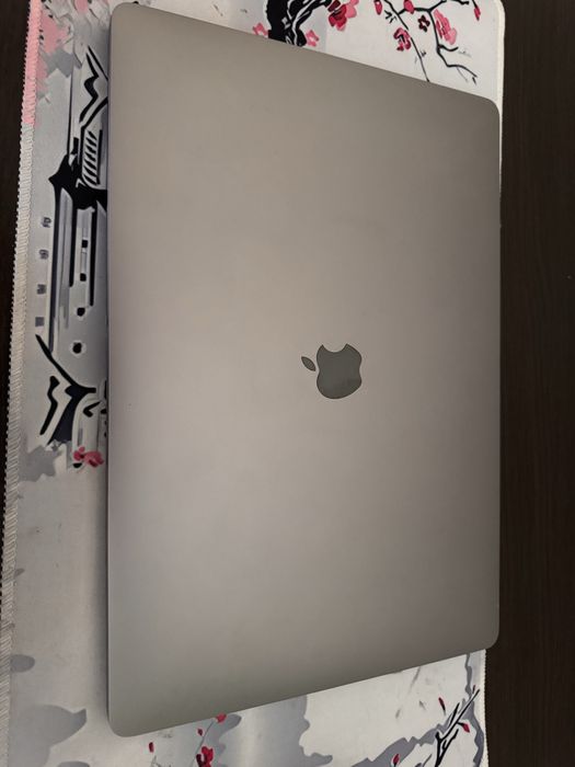 MacBook Pro 16 2019рік i7/512gb 265циклів + Magic Mouse 2