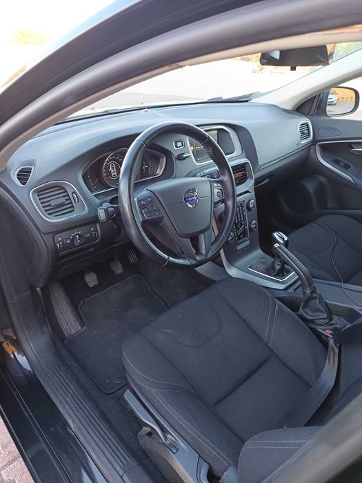 Carro Volvo V40 D2