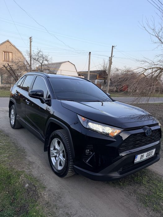 Toyota Rav 2019 гібрид