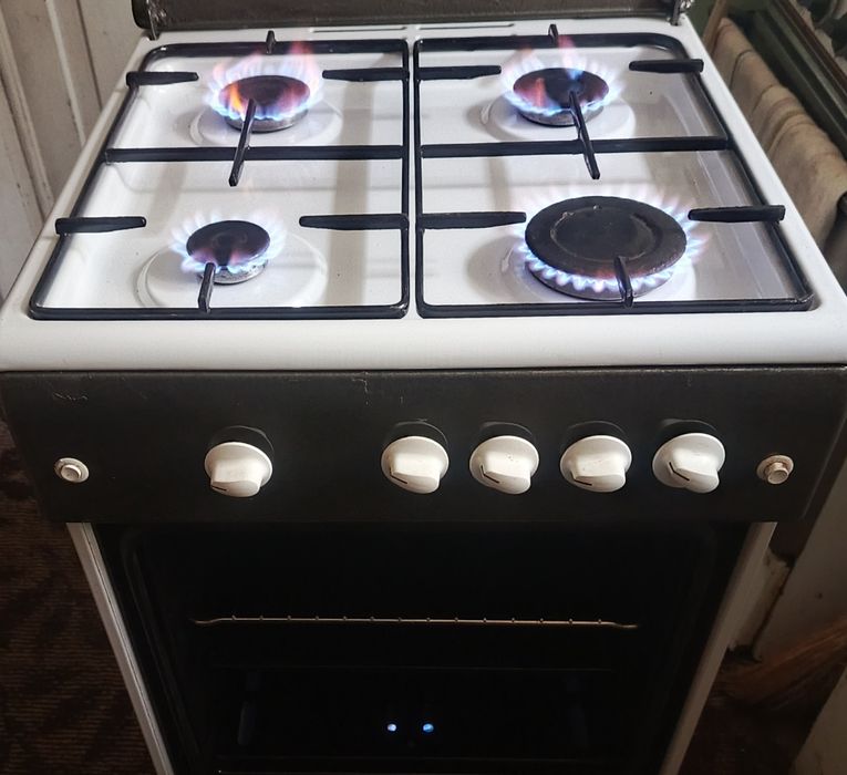 Продам газовую плиту
