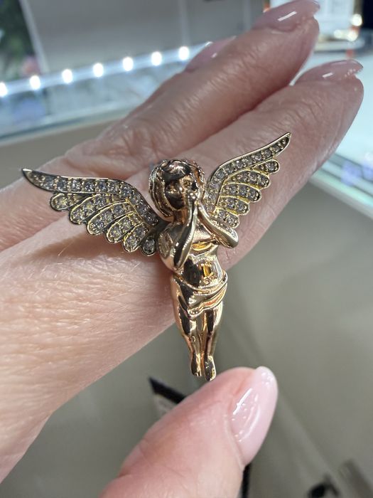 Золотий кулон янгол