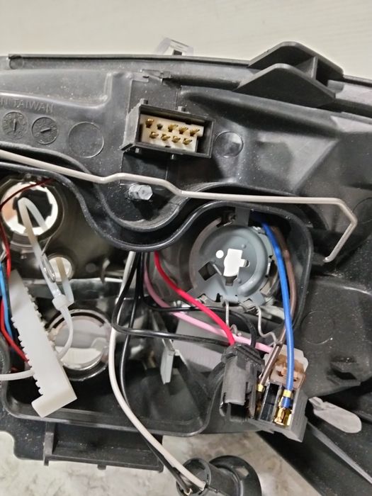 Vendo farol de citroen C3 lado direito 2004