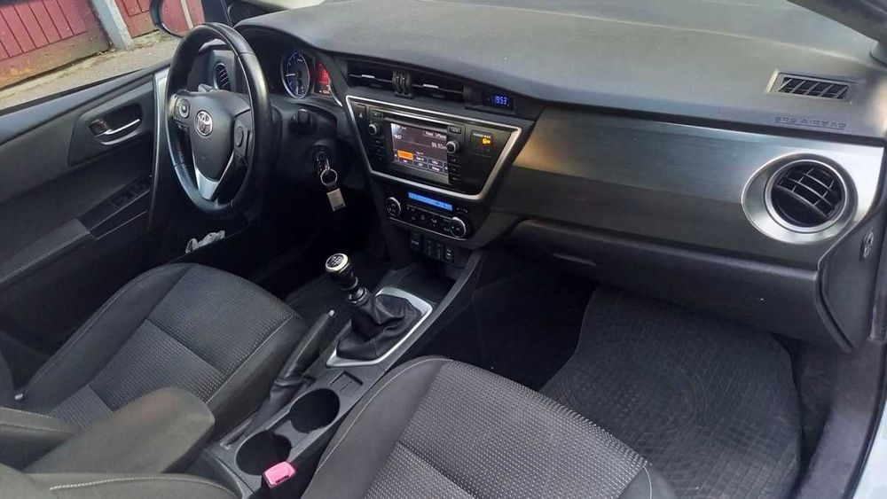 samochód Toyota Auris