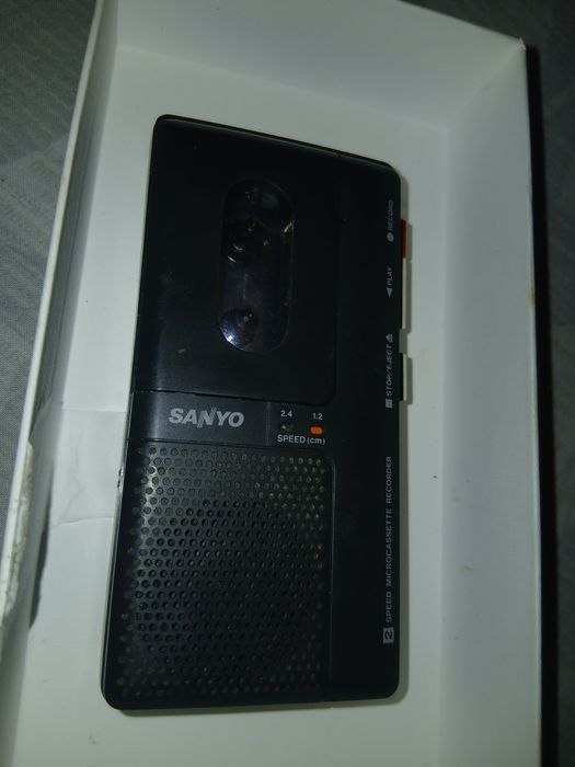 Продам  диктофон ,плееры  ,приемники